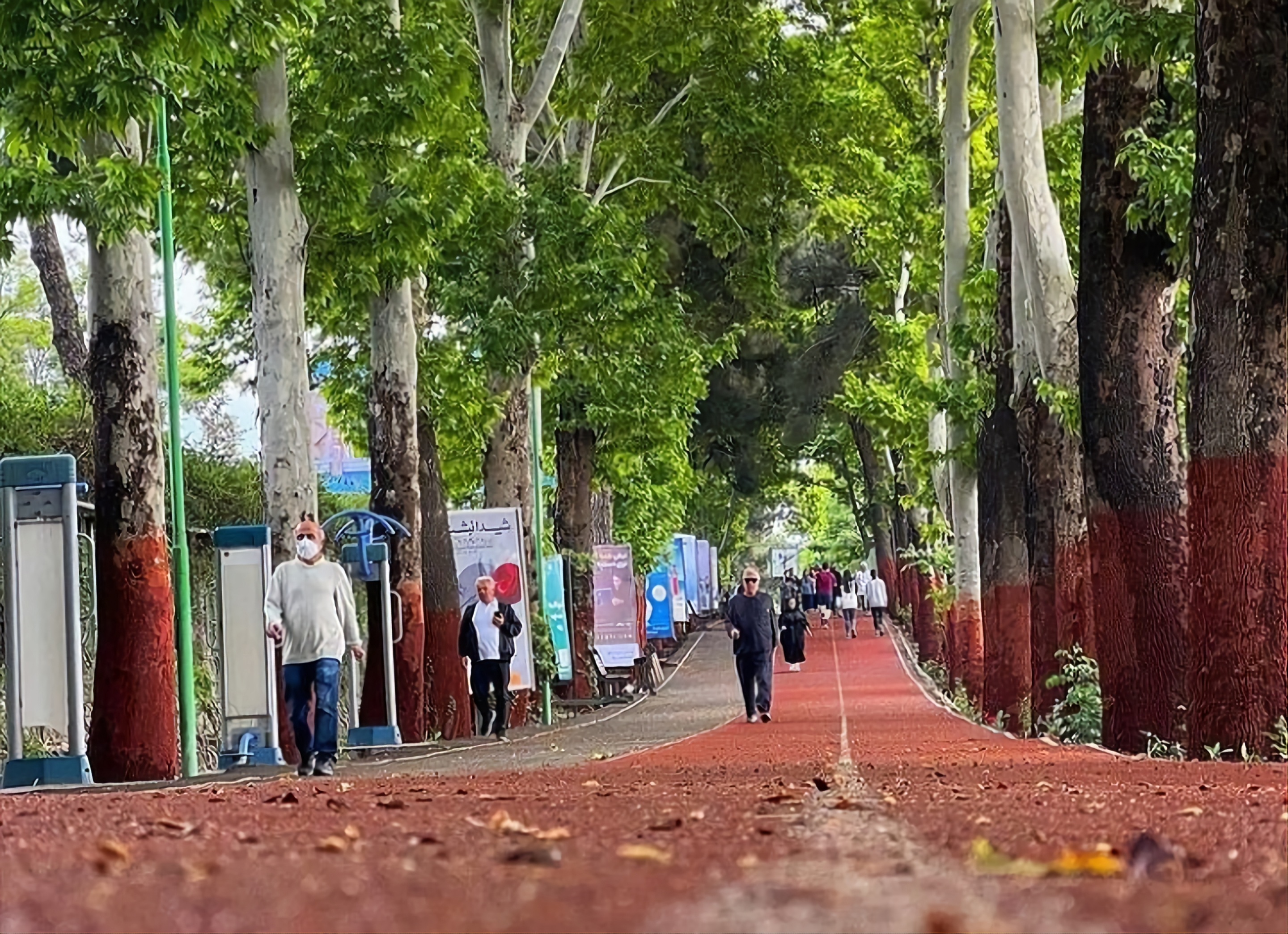 کافه رستوران های باشگاه انقلاب