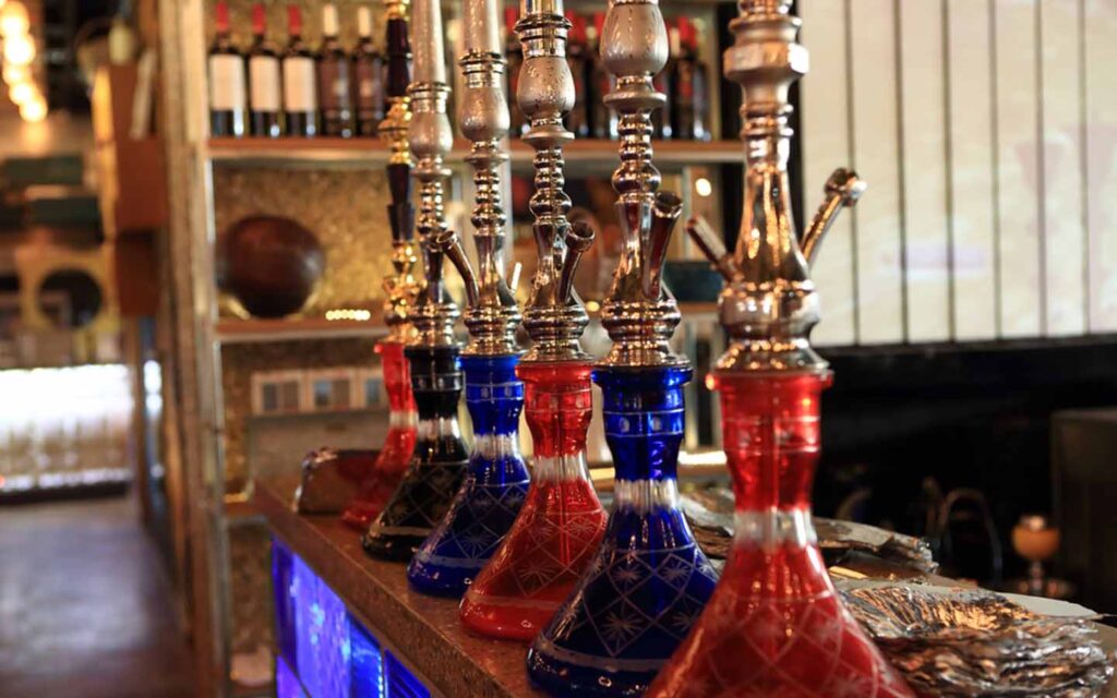 کافه با قلیان