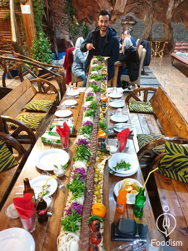 تبریز: چوخ اوزون کباب 3 متری و موسیقی زنده آذری