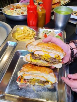 اینجا زندان نیست، رستورانه!