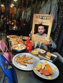 اینجا زندان نیست، رستورانه!